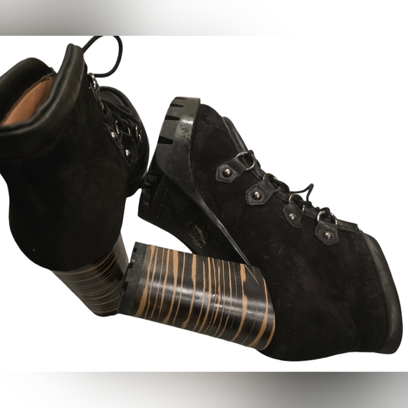 BCBGMAXAZRIA Booties - Picture 3 of 6